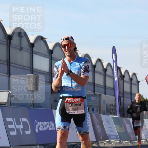 03.10.2025 - Köhlbrandbrückenlauf Luisa Fischer http://msf.ph/oto/9026932 03.10.2025 12:56:19 Ziel 4028, 4041, 4050, 4078, 4114, 4123, 4166, 4231, 5957, 6206, 6266, 6489, 6495 meine-sportfotos.de