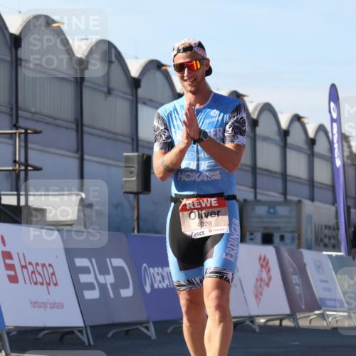 03.10.2025 - Köhlbrandbrückenlauf Luisa Fischer http://msf.ph/oto/9026936 03.10.2025 12:56:19 Ziel 4028, 4041, 4050, 4078, 4114, 4123, 4166, 4231, 5957, 6206, 6266, 6489, 6495 meine-sportfotos.de