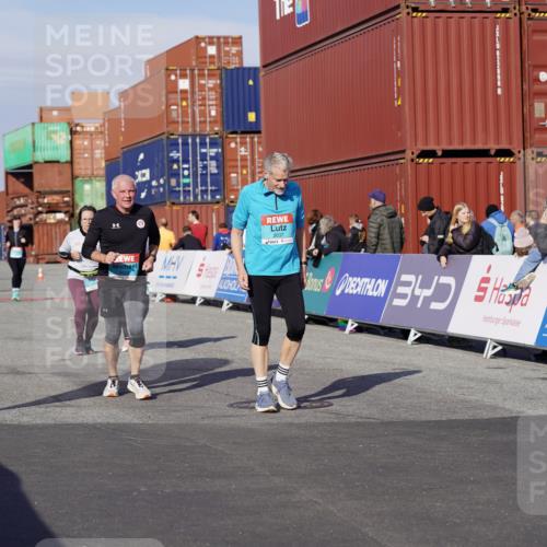 03.10.2025 - Köhlbrandbrückenlauf Michael Burmester http://msf.ph/oto/9026937 03.10.2025 10:30:32 Ziel 2037, 2063, 2441, 2533, 2554, 2725, 3129 meine-sportfotos.de