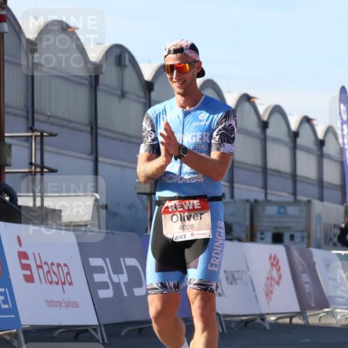 03.10.2025 - Köhlbrandbrückenlauf Luisa Fischer http://msf.ph/oto/9026941 03.10.2025 12:56:20 Ziel 4028, 4050, 4078, 4114, 4123, 4166, 4231, 5957, 6206, 6266, 6489, 6495 meine-sportfotos.de