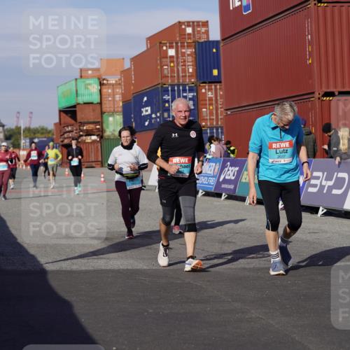 03.10.2025 - Köhlbrandbrückenlauf Michael Burmester http://msf.ph/oto/9026943 03.10.2025 10:30:33 Ziel 2037, 2063, 2441, 2533, 2554, 2725, 3129, 3701 meine-sportfotos.de