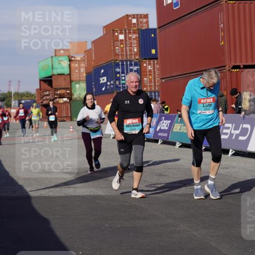 03.10.2025 - Köhlbrandbrückenlauf Michael Burmester http://msf.ph/oto/9026949 03.10.2025 10:30:33 Ziel 2037, 2063, 2441, 2533, 2554, 2725, 3129, 3701 meine-sportfotos.de