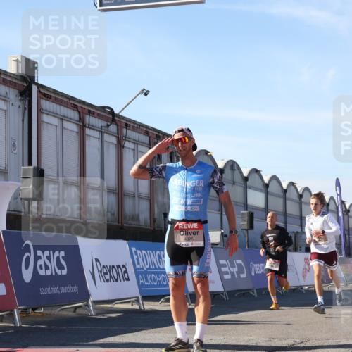 03.10.2025 - Köhlbrandbrückenlauf Luisa Fischer http://msf.ph/oto/9026975 03.10.2025 12:56:22 Ziel 4028, 4050, 4078, 4114, 4123, 4166, 4231, 5957, 6206, 6266, 6489, 6495 meine-sportfotos.de