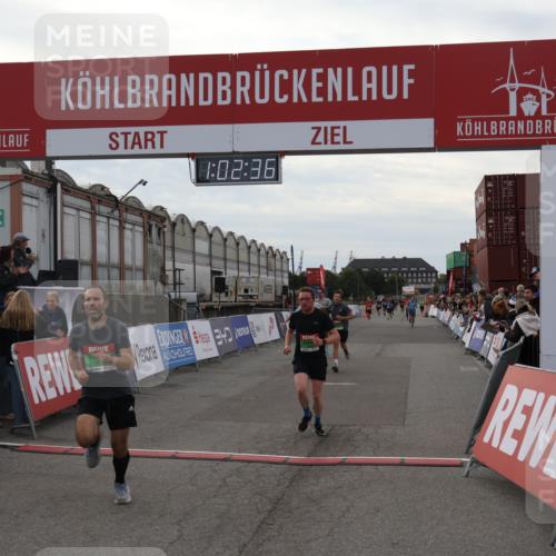 03.10.2025 - Köhlbrandbrückenlauf Julia Fischer http://msf.ph/oto/9026991 03.10.2025 16:02:36 Ziel 7110, 7111, 7219, 7280, 7411, 8784, 8786 meine-sportfotos.de