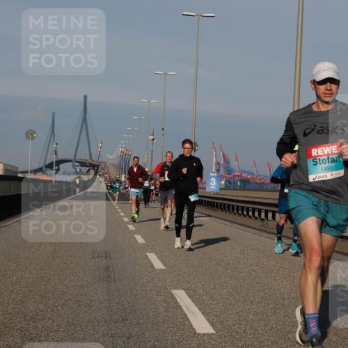 03.10.2025 - Köhlbrandbrückenlauf Fabian Wolf http://msf.ph/oto/9026994 03.10.2025 09:42:57 Position 3 3, 1490, 3531 meine-sportfotos.de