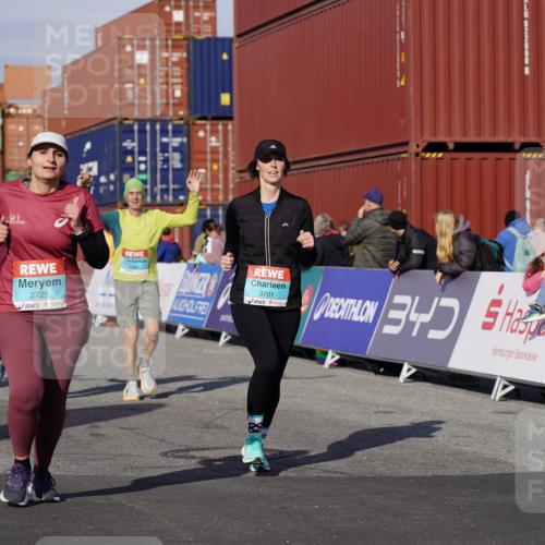 03.10.2025 - Köhlbrandbrückenlauf Michael Burmester http://msf.ph/oto/9026999 03.10.2025 10:30:41 Ziel 1096, 1097, 1098, 2388, 2536, 2725, 2846, 3701 meine-sportfotos.de