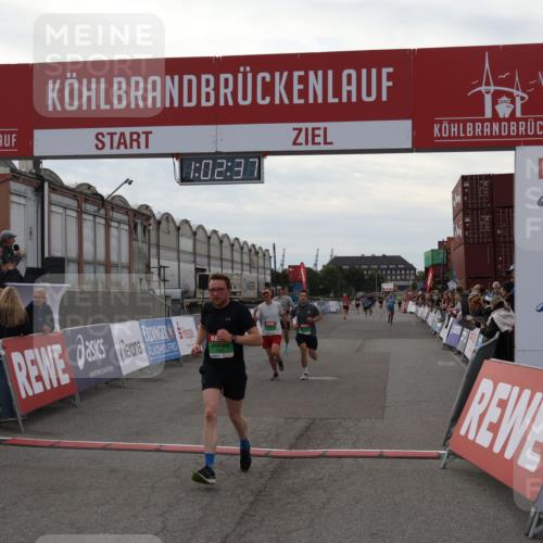 03.10.2025 - Köhlbrandbrückenlauf Julia Fischer http://msf.ph/oto/9027001 03.10.2025 16:02:37 Ziel 7110, 7111, 7219, 7280, 7411, 8784, 8786 meine-sportfotos.de