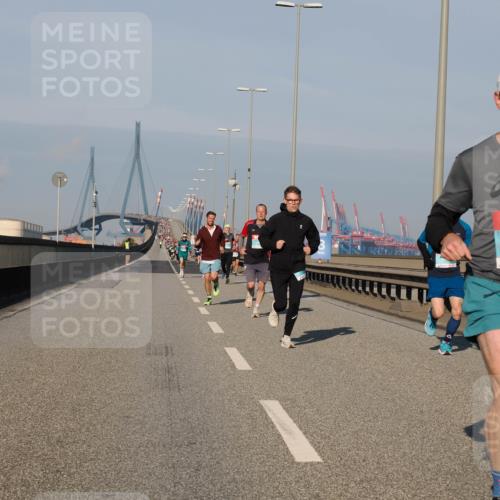 03.10.2025 - Köhlbrandbrückenlauf Fabian Wolf http://msf.ph/oto/9027002 03.10.2025 09:42:57 Position 3 1490 meine-sportfotos.de