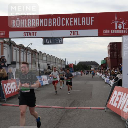 03.10.2025 - Köhlbrandbrückenlauf Julia Fischer http://msf.ph/oto/9027004 03.10.2025 16:02:38 Ziel 7110, 7111, 7219, 7280, 7411, 8784, 8786 meine-sportfotos.de