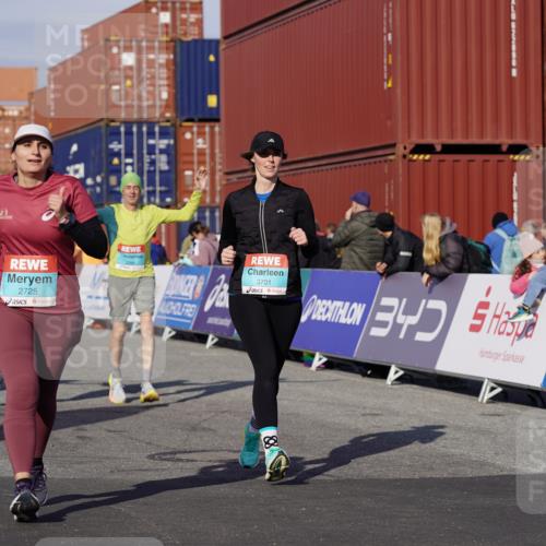 03.10.2025 - Köhlbrandbrückenlauf Michael Burmester http://msf.ph/oto/9027006 03.10.2025 10:30:41 Ziel 1096, 1097, 1098, 2388, 2536, 2725, 2846, 3701 meine-sportfotos.de