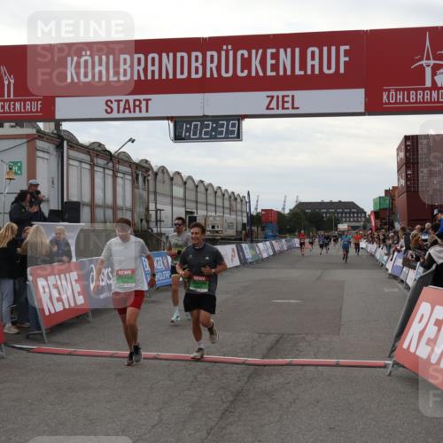 03.10.2025 - Köhlbrandbrückenlauf Julia Fischer http://msf.ph/oto/9027011 03.10.2025 16:02:39 Ziel 7110, 7111, 7219, 7280, 7411, 8784, 8786 meine-sportfotos.de
