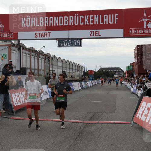03.10.2025 - Köhlbrandbrückenlauf Julia Fischer http://msf.ph/oto/9027014 03.10.2025 16:02:40 Ziel 7110, 7111, 7219, 7280, 7411, 8784, 8786 meine-sportfotos.de