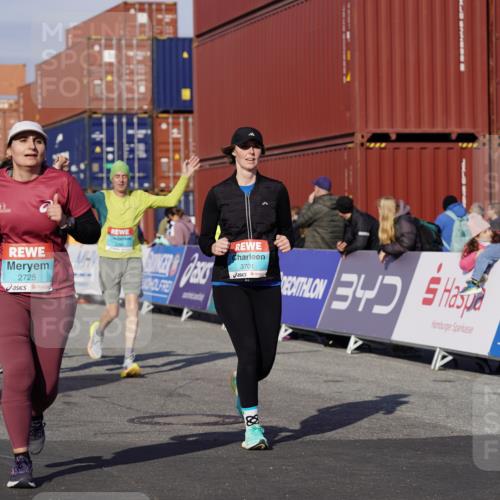 03.10.2025 - Köhlbrandbrückenlauf Michael Burmester http://msf.ph/oto/9027016 03.10.2025 10:30:41 Ziel 1096, 1097, 1098, 2388, 2536, 2725, 2846, 3701 meine-sportfotos.de