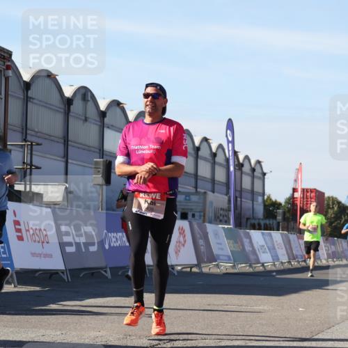 03.10.2025 - Köhlbrandbrückenlauf Luisa Fischer http://msf.ph/oto/9027025 03.10.2025 12:56:31 Ziel 4028, 4054, 4096, 4166, 4170, 4231, 4478, 6266, 6408, 6769 meine-sportfotos.de