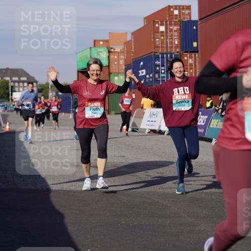 03.10.2025 - Köhlbrandbrückenlauf Michael Burmester http://msf.ph/oto/9027029 03.10.2025 10:30:43 Ziel 1096, 1097, 1098, 2388, 2536, 2725, 2846, 3701 meine-sportfotos.de