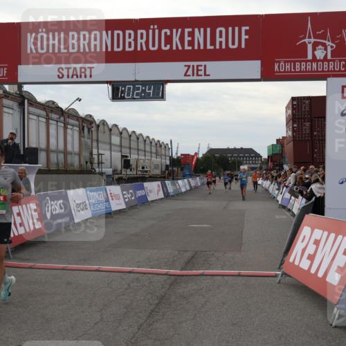 03.10.2025 - Köhlbrandbrückenlauf Julia Fischer http://msf.ph/oto/9027034 03.10.2025 16:02:41 Ziel 7102, 7110, 7111, 7219, 7280, 7411, 8784, 8786 meine-sportfotos.de