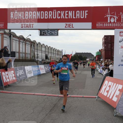 03.10.2025 - Köhlbrandbrückenlauf Julia Fischer http://msf.ph/oto/9027048 03.10.2025 16:02:48 Ziel 7099, 7102, 7180, 7277, 7411, 8048, 8784, 8786, 9511, 9595, 9670 meine-sportfotos.de