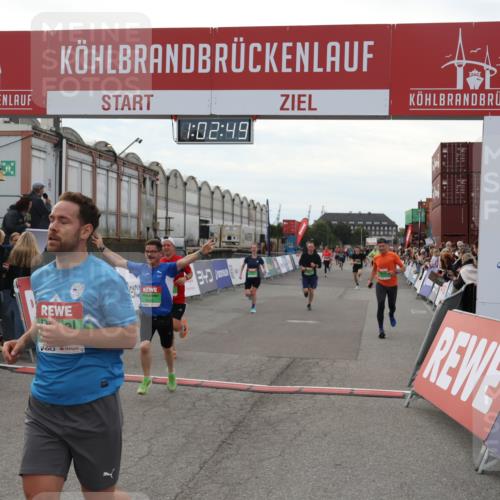 03.10.2025 - Köhlbrandbrückenlauf Julia Fischer http://msf.ph/oto/9027053 03.10.2025 16:02:49 Ziel 7099, 7102, 7180, 7277, 7411, 8048, 8784, 8786, 9511, 9595, 9670 meine-sportfotos.de