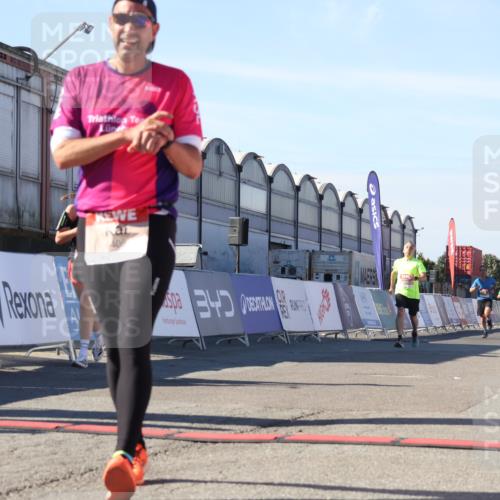 03.10.2025 - Köhlbrandbrückenlauf Luisa Fischer http://msf.ph/oto/9027054 03.10.2025 12:56:33 Ziel 4054, 4096, 4166, 4170, 4231, 4478, 6266, 6408, 6769 meine-sportfotos.de