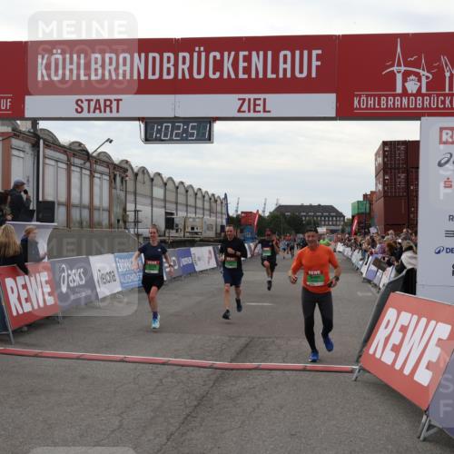03.10.2025 - Köhlbrandbrückenlauf Julia Fischer http://msf.ph/oto/9027066 03.10.2025 16:02:51 Ziel 7099, 7102, 7180, 7277, 8048, 9511, 9595, 9670 meine-sportfotos.de