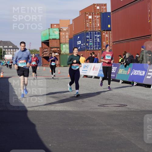 03.10.2025 - Köhlbrandbrückenlauf Michael Burmester http://msf.ph/oto/9027075 03.10.2025 10:30:46 Ziel 1096, 1097, 1098, 2252, 2388, 2536, 2846, 3478, 3479 meine-sportfotos.de