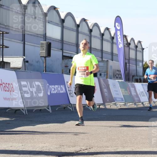 03.10.2025 - Köhlbrandbrückenlauf Luisa Fischer http://msf.ph/oto/9027077 03.10.2025 12:56:35 Ziel 4054, 4096, 4170, 4231, 4478, 5091, 6266, 6408, 6769 meine-sportfotos.de