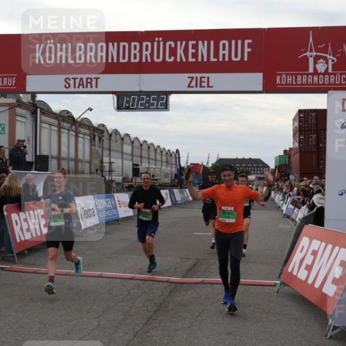 03.10.2025 - Köhlbrandbrückenlauf Julia Fischer http://msf.ph/oto/9027078 03.10.2025 16:02:52 Ziel 7099, 7102, 7180, 7277, 7278, 7386, 8048, 9511, 9595, 9670 meine-sportfotos.de