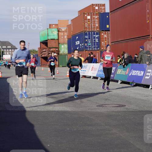 03.10.2025 - Köhlbrandbrückenlauf Michael Burmester http://msf.ph/oto/9027083 03.10.2025 10:30:46 Ziel 1096, 1097, 1098, 2252, 2388, 2536, 2846, 3478, 3479 meine-sportfotos.de