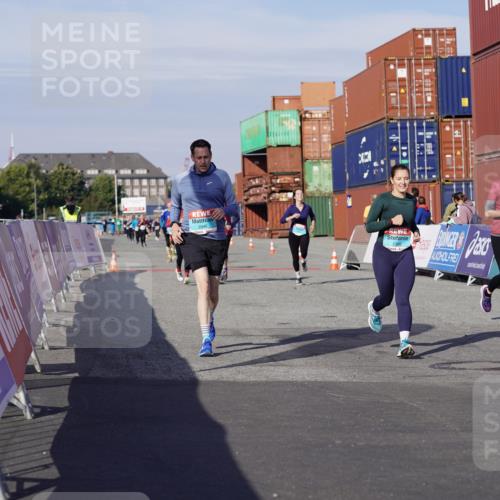 03.10.2025 - Köhlbrandbrückenlauf Michael Burmester http://msf.ph/oto/9027091 03.10.2025 10:30:47 Ziel 1096, 1097, 1098, 2252, 2388, 2536, 2846, 3478, 3479 meine-sportfotos.de