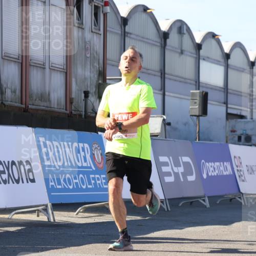 03.10.2025 - Köhlbrandbrückenlauf Luisa Fischer http://msf.ph/oto/9027094 03.10.2025 12:56:36 Ziel 4054, 4096, 4170, 4478, 5091, 6408, 6769 meine-sportfotos.de