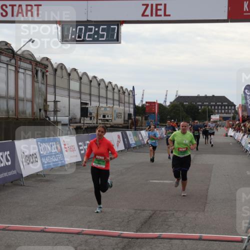 03.10.2025 - Köhlbrandbrückenlauf Julia Fischer http://msf.ph/oto/9027095 03.10.2025 16:02:57 Ziel 7099, 7102, 7180, 7277, 7278, 7386, 7923, 8048, 9023, 9511, 9595, 9619, 9670 meine-sportfotos.de