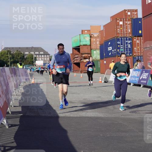 03.10.2025 - Köhlbrandbrückenlauf Michael Burmester http://msf.ph/oto/9027097 03.10.2025 10:30:47 Ziel 1096, 1097, 1098, 2252, 2388, 2536, 2846, 3478, 3479 meine-sportfotos.de