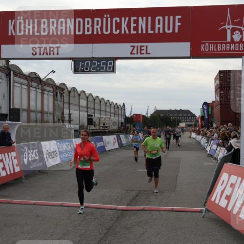 03.10.2025 - Köhlbrandbrückenlauf Julia Fischer http://msf.ph/oto/9027099 03.10.2025 16:02:58 Ziel 7099, 7180, 7277, 7278, 7386, 7673, 7923, 8048, 9023, 9511, 9595, 9619, 9670 meine-sportfotos.de