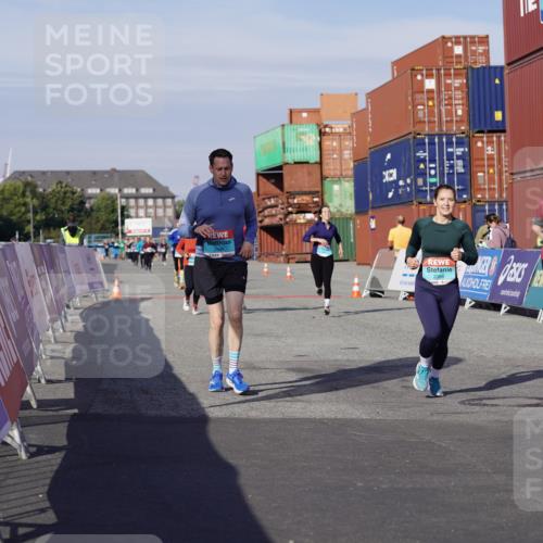 03.10.2025 - Köhlbrandbrückenlauf Michael Burmester http://msf.ph/oto/9027104 03.10.2025 10:30:47 Ziel 1096, 1097, 1098, 2252, 2388, 2536, 2846, 3478, 3479 meine-sportfotos.de