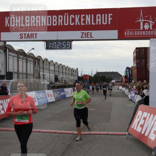 03.10.2025 - Köhlbrandbrückenlauf Julia Fischer http://msf.ph/oto/9027107 03.10.2025 16:02:59 Ziel 7099, 7180, 7277, 7278, 7386, 7673, 7923, 8048, 9023, 9511, 9595, 9619, 9670 meine-sportfotos.de