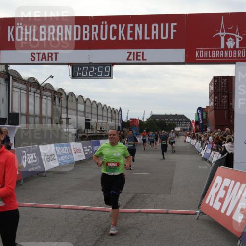 03.10.2025 - Köhlbrandbrückenlauf Julia Fischer http://msf.ph/oto/9027110 03.10.2025 16:02:59 Ziel 7099, 7180, 7277, 7278, 7386, 7673, 7923, 8048, 9023, 9511, 9595, 9619, 9670 meine-sportfotos.de