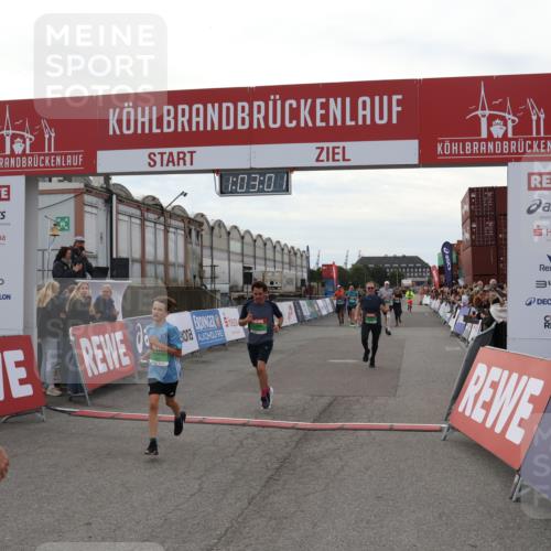 03.10.2025 - Köhlbrandbrückenlauf Julia Fischer http://msf.ph/oto/9027130 03.10.2025 16:03:02 Ziel 7099, 7125, 7277, 7278, 7386, 7673, 7923, 9023, 9294, 9511, 9569, 9570, 9619 meine-sportfotos.de