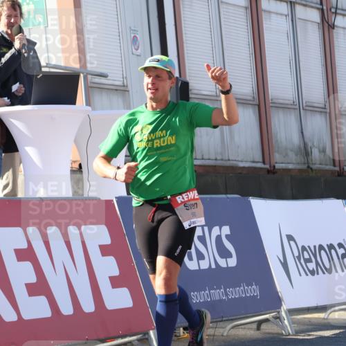 03.10.2025 - Köhlbrandbrückenlauf Luisa Fischer http://msf.ph/oto/9027142 03.10.2025 12:56:47 Ziel 4096, 4115, 4491, 5091, 5962 meine-sportfotos.de
