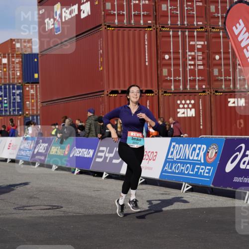 03.10.2025 - Köhlbrandbrückenlauf Michael Burmester http://msf.ph/oto/9027146 03.10.2025 10:30:52 Ziel 2252, 2388, 2536, 2900, 3478, 3479, 3510 meine-sportfotos.de