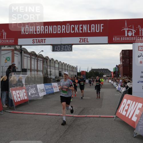 03.10.2025 - Köhlbrandbrückenlauf Julia Fischer http://msf.ph/oto/9027150 03.10.2025 16:03:06 Ziel 7125, 7231, 7265, 7278, 7290, 7300, 7386, 7673, 7923, 8994, 9023, 9294, 9569, 9570, 9619 meine-sportfotos.de