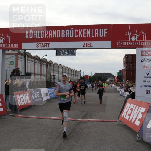 03.10.2025 - Köhlbrandbrückenlauf Julia Fischer http://msf.ph/oto/9027155 03.10.2025 16:03:07 Ziel 7125, 7231, 7265, 7278, 7290, 7300, 7386, 7673, 7923, 8994, 9023, 9294, 9569, 9570, 9619 meine-sportfotos.de