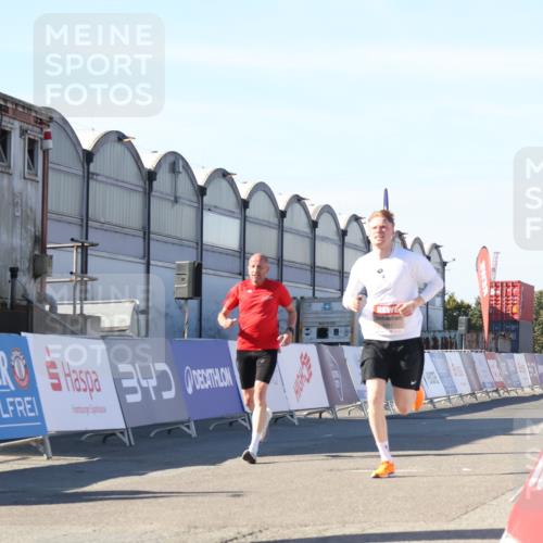 03.10.2025 - Köhlbrandbrückenlauf Luisa Fischer http://msf.ph/oto/9027157 03.10.2025 12:56:48 Ziel 4115, 4491, 5091, 5962 meine-sportfotos.de