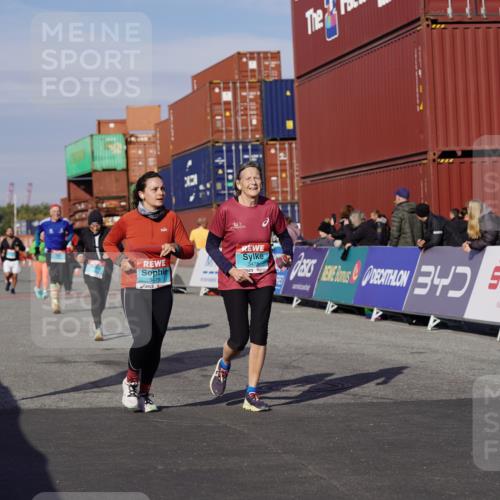 03.10.2025 - Köhlbrandbrückenlauf Michael Burmester http://msf.ph/oto/9027167 03.10.2025 10:30:54 Ziel 2252, 2900, 3478, 3479, 3510 meine-sportfotos.de