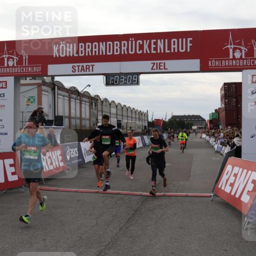 03.10.2025 - Köhlbrandbrückenlauf Julia Fischer http://msf.ph/oto/9027170 03.10.2025 16:03:09 Ziel 7125, 7231, 7265, 7290, 7300, 7673, 7923, 8994, 9023, 9294, 9569, 9570, 9619, 9657 meine-sportfotos.de
