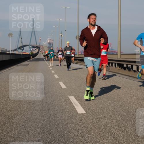 03.10.2025 - Köhlbrandbrückenlauf Fabian Wolf http://msf.ph/oto/9027185 03.10.2025 09:43:03 Position 3 1023 meine-sportfotos.de