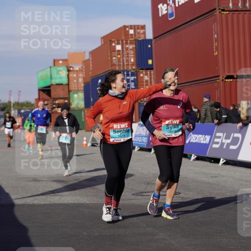 03.10.2025 - Köhlbrandbrückenlauf Michael Burmester http://msf.ph/oto/9027187 03.10.2025 10:30:55 Ziel 2252, 2900, 3478, 3479, 3510, 3664 meine-sportfotos.de
