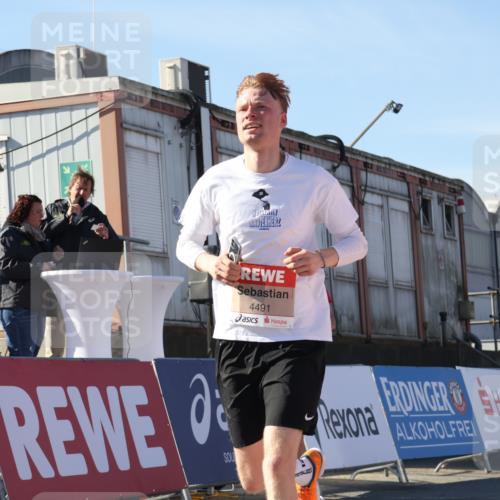 03.10.2025 - Köhlbrandbrückenlauf Luisa Fischer http://msf.ph/oto/9027194 03.10.2025 12:56:51 Ziel 4115, 4491, 5091, 5962, 6016 meine-sportfotos.de