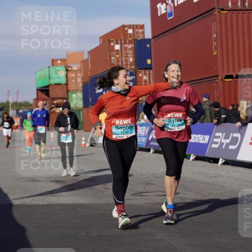 03.10.2025 - Köhlbrandbrückenlauf Michael Burmester http://msf.ph/oto/9027195 03.10.2025 10:30:55 Ziel 2252, 2900, 3478, 3479, 3510, 3664 meine-sportfotos.de
