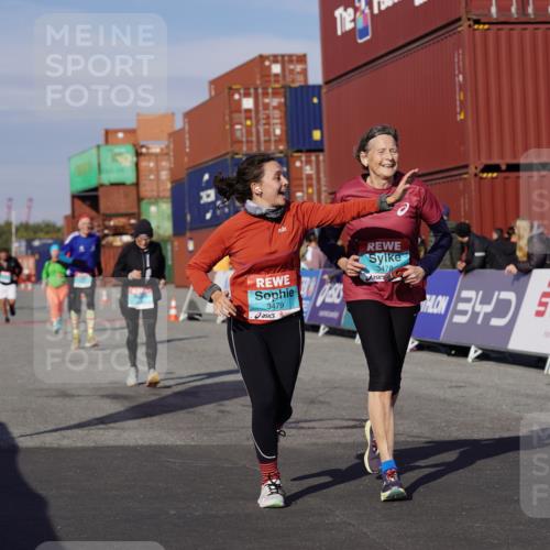 03.10.2025 - Köhlbrandbrückenlauf Michael Burmester http://msf.ph/oto/9027201 03.10.2025 10:30:55 Ziel 2252, 2900, 3478, 3479, 3510, 3664 meine-sportfotos.de