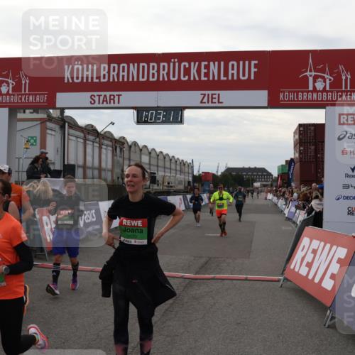 03.10.2025 - Köhlbrandbrückenlauf Julia Fischer http://msf.ph/oto/9027204 03.10.2025 16:03:11 Ziel 7016, 7098, 7125, 7231, 7265, 7290, 7300, 7673, 7721, 7923, 8994, 9023, 9294, 9569, 9570, 9619, 9657 meine-sportfotos.de